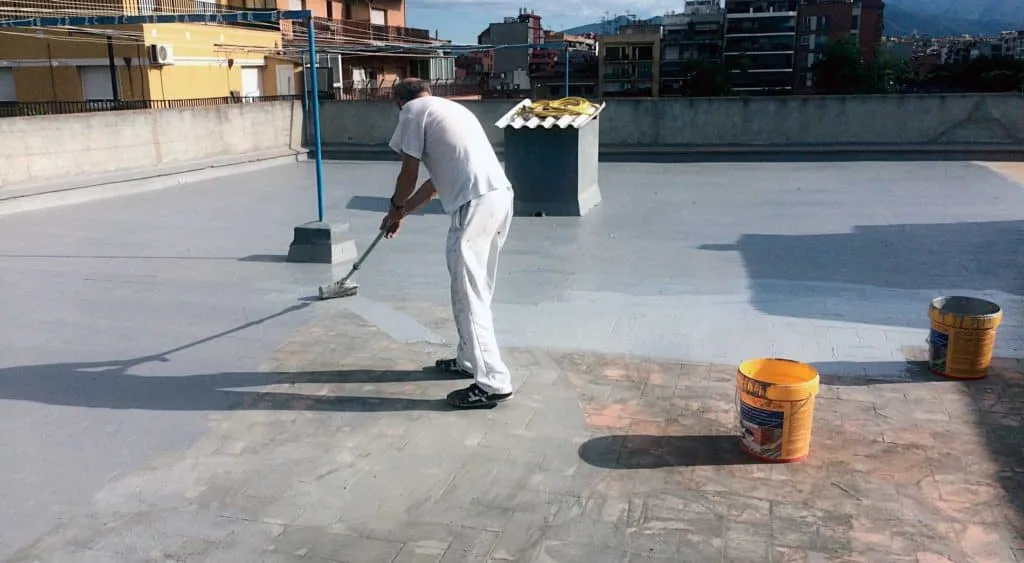 Aplicación de impermeabilización de cubiertas de la mano de Montiel Teixidó