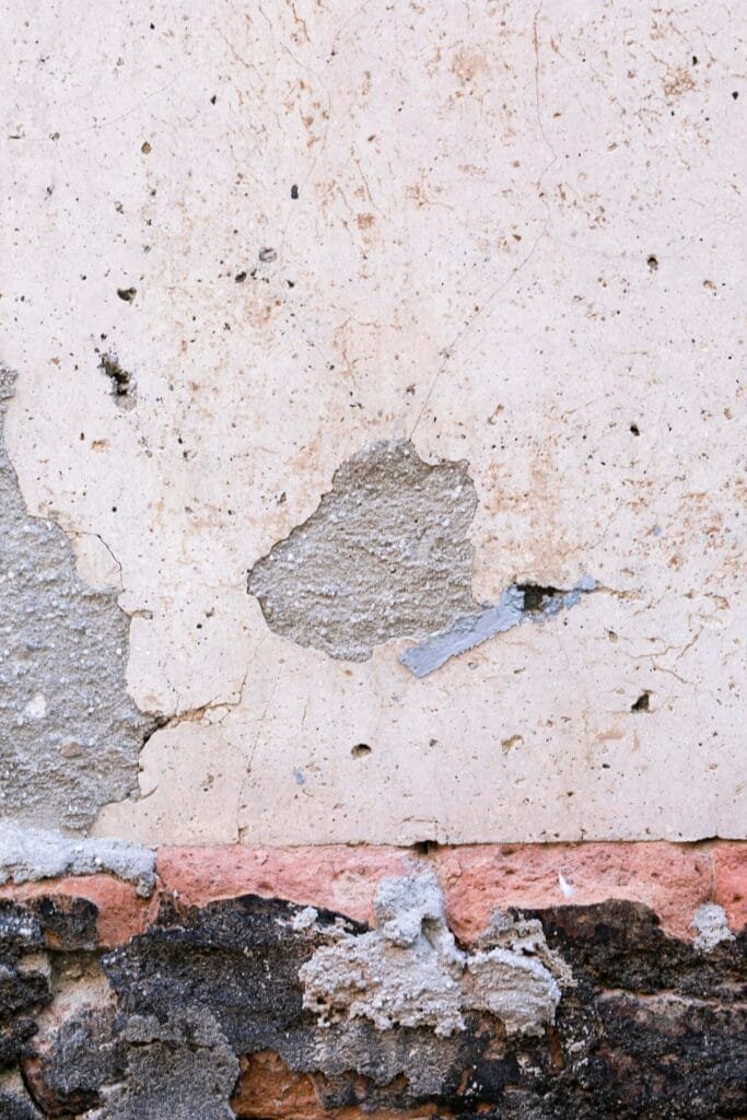 Desperfectos causados por filtraciones a reparar por Montiel Teixidó